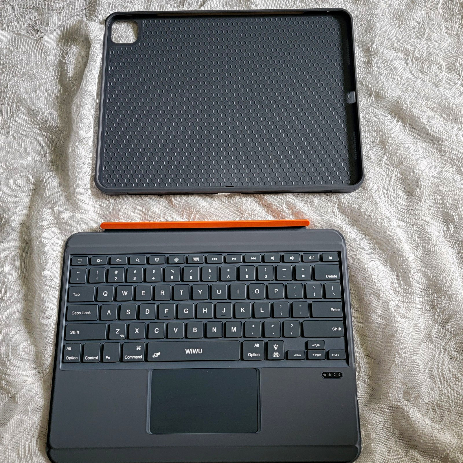 WIWU Wireless Keyboard Case with Trackpad for iPad Pro 12 9/iPad Air 13 Black