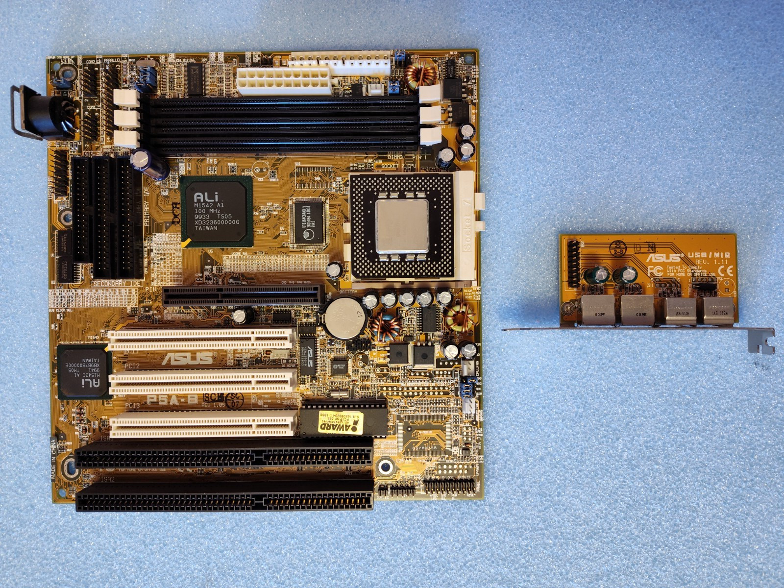 ASUS P5A-B Socket 7 Motherboard (Ali Aladdin V) + Intel Pentium CPU