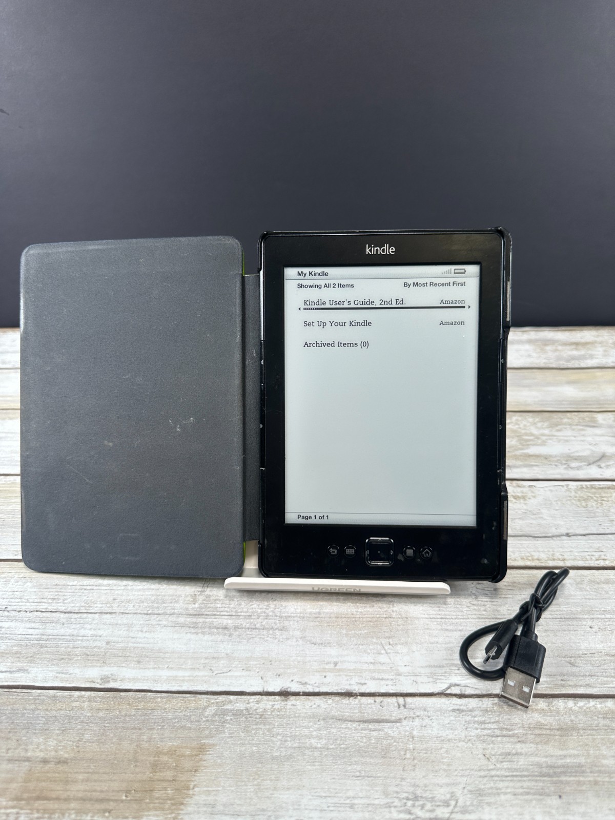 Amazon Kindle (4th Gen.) D01100 - 2GB - Wi-Fi - 6" eReader - Works
