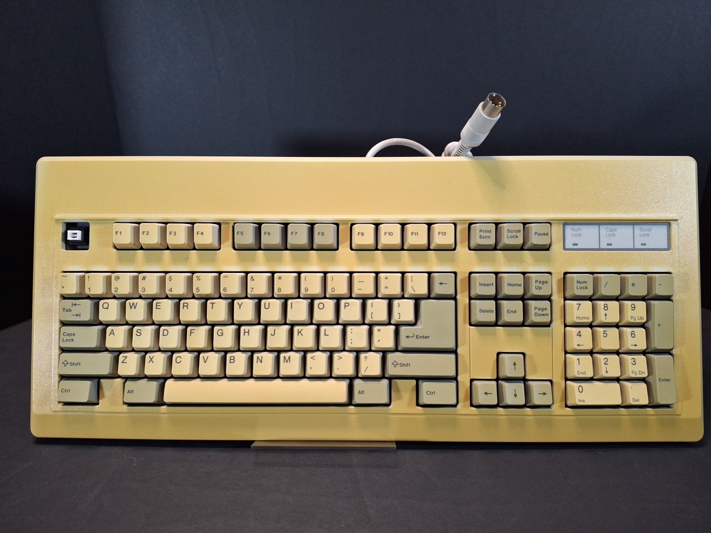 Vintage Philips AT Keyboard AQ6MEMB-74004 5-Pin Din Missing ESC Key K3