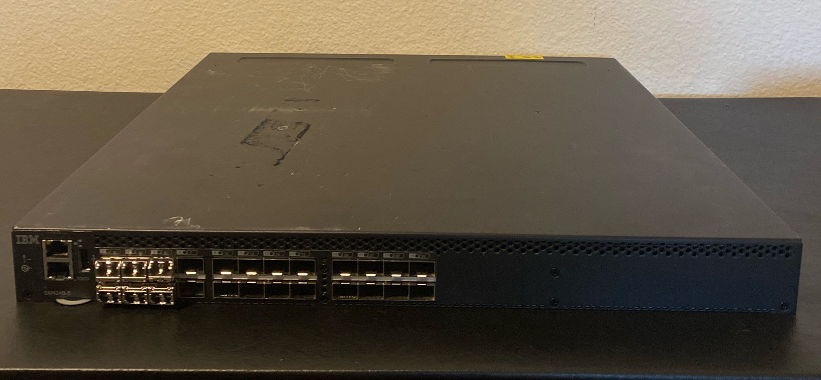 IBM SAN24B-5 24-Port SFP+ Switch 1xPSU (2498-F24/24G/X24)