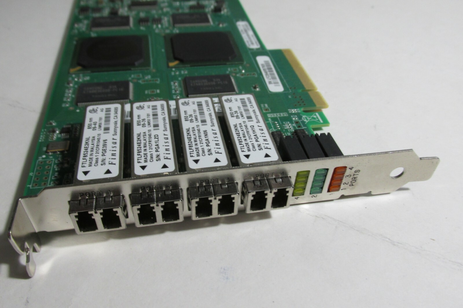 Netapp QLOGIC 4Gb Quad Port Fibre Channel QLE2464 PCI-E HBA X2054B-R6 111-00415