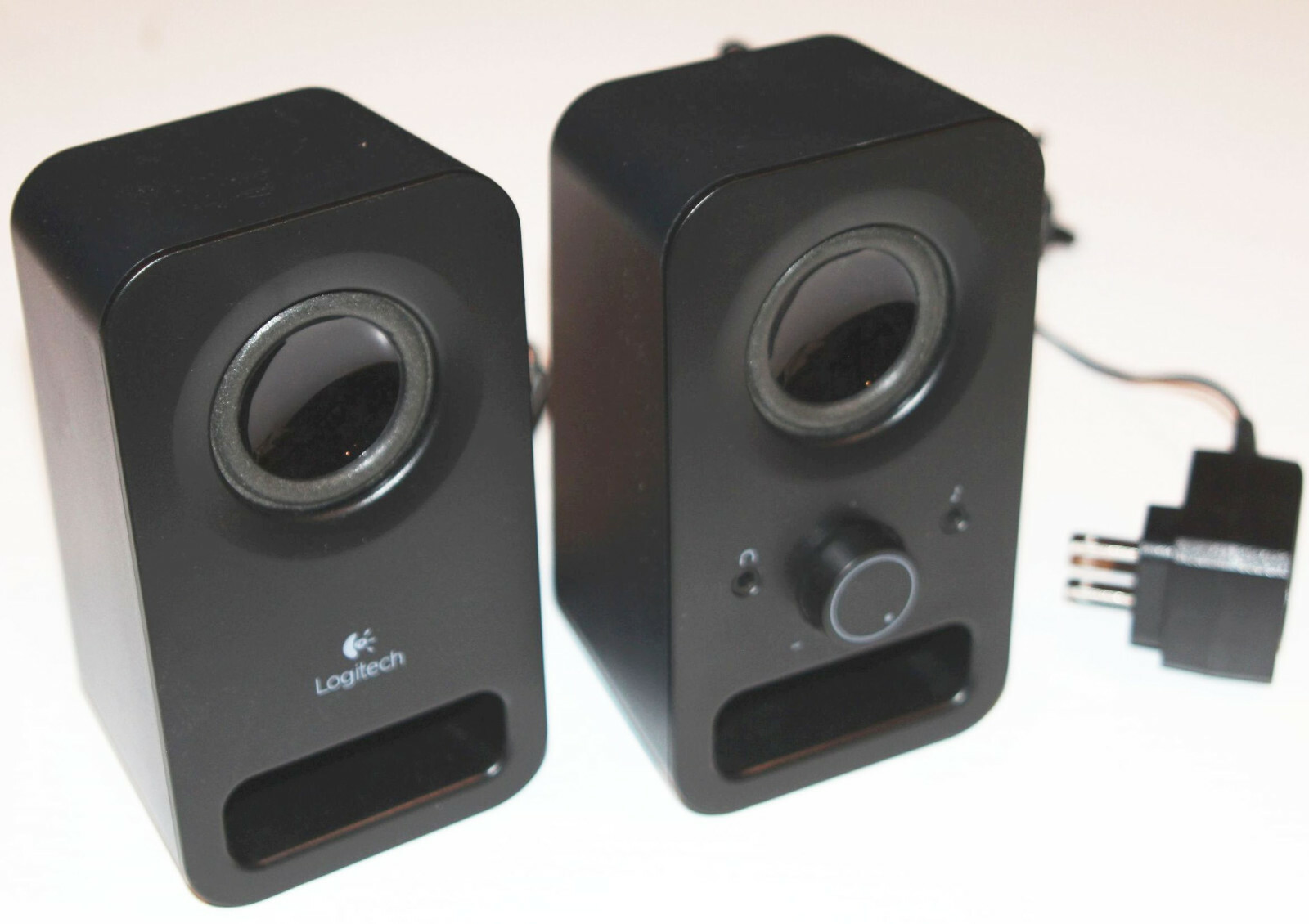 Logitech Z150 Wired Computer Speakers Set Pair S-00134 w/ Power Supply (Black)