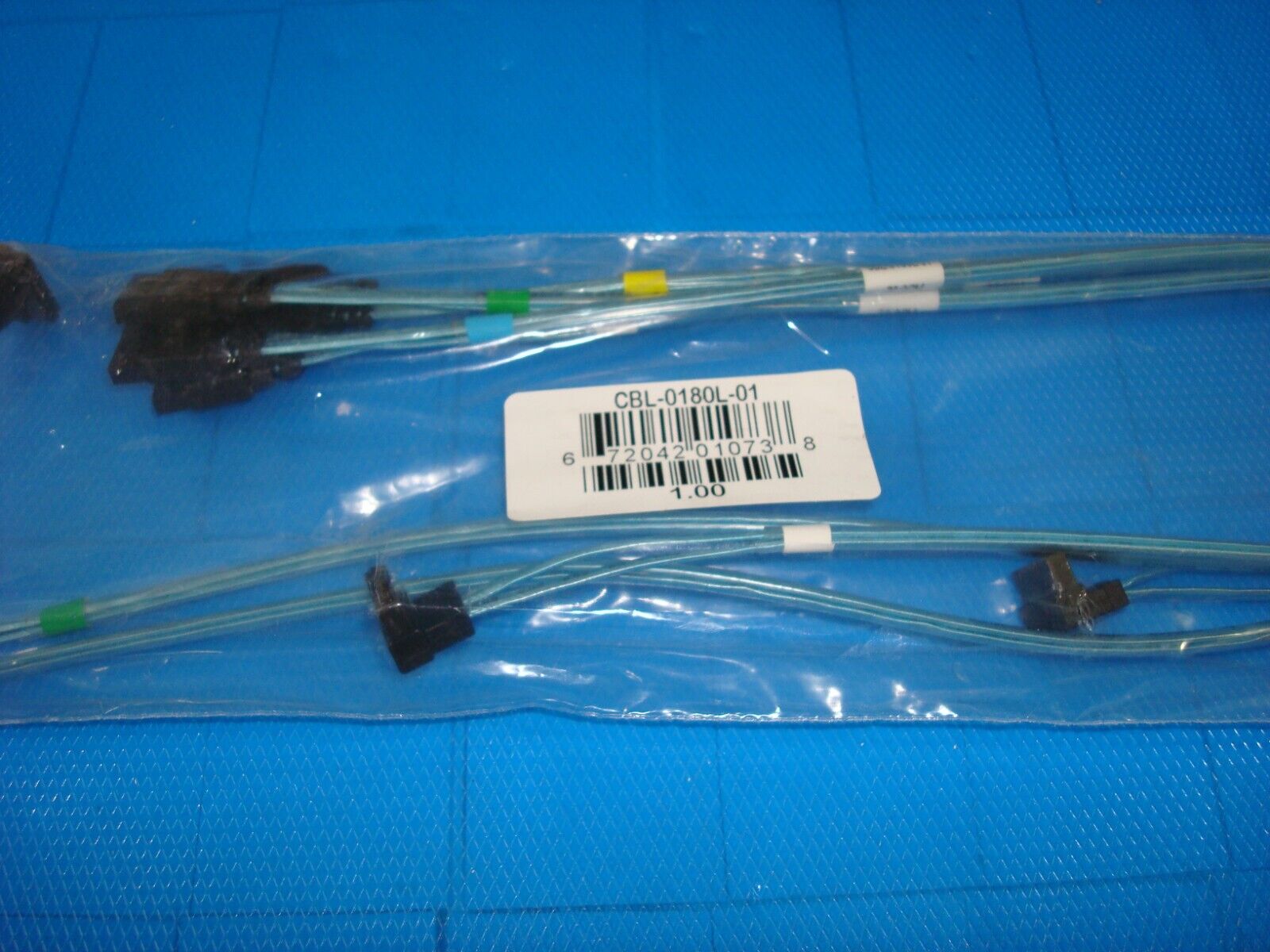 Set of 4x Supermicro CBL-0180L-01 SATA Straight-Right Angle 70/59/48/38cm Cables