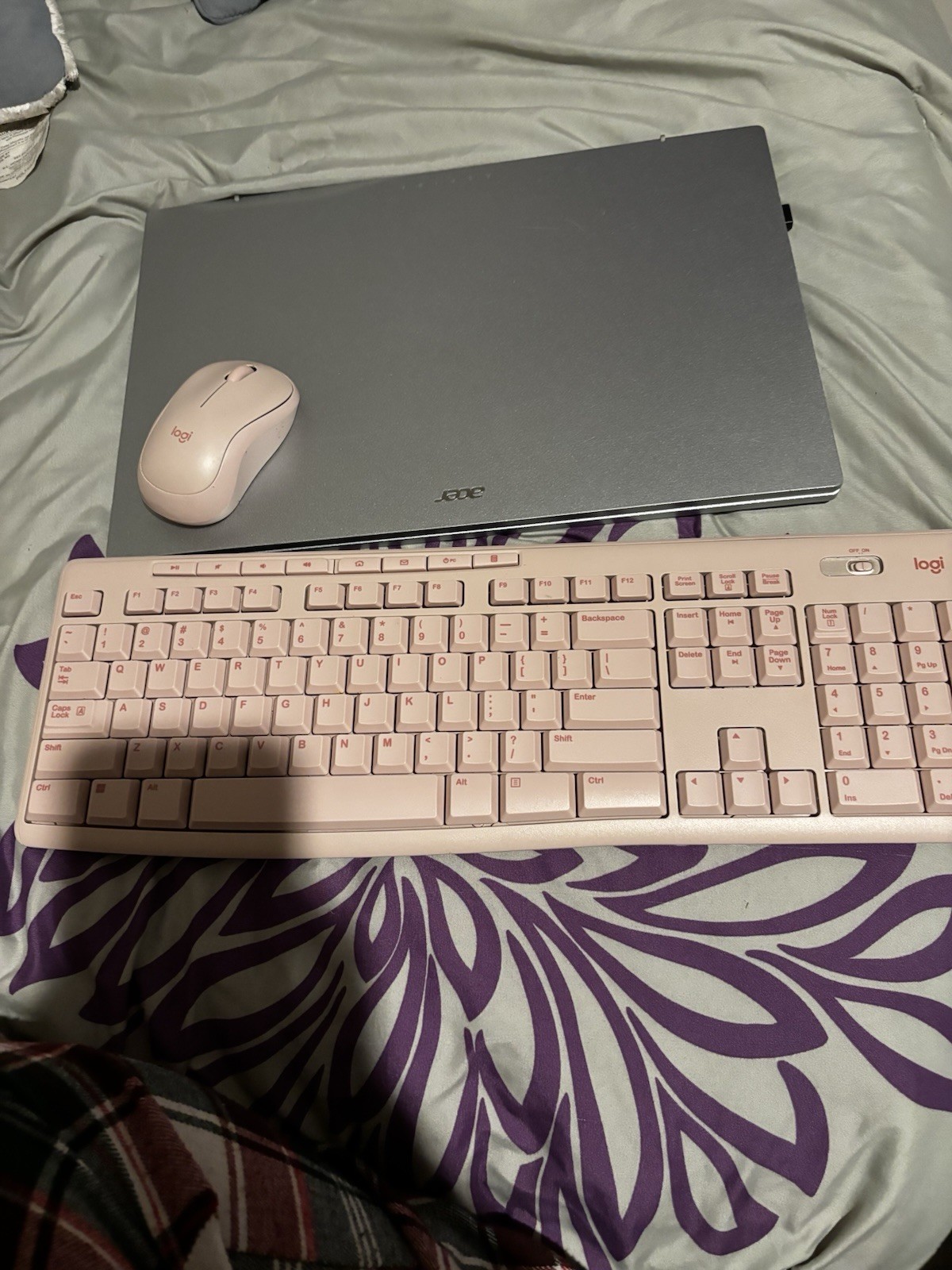 Acer Aspire Laptop with extra keyboard and mouse - PRICE NEGOTIABLE 