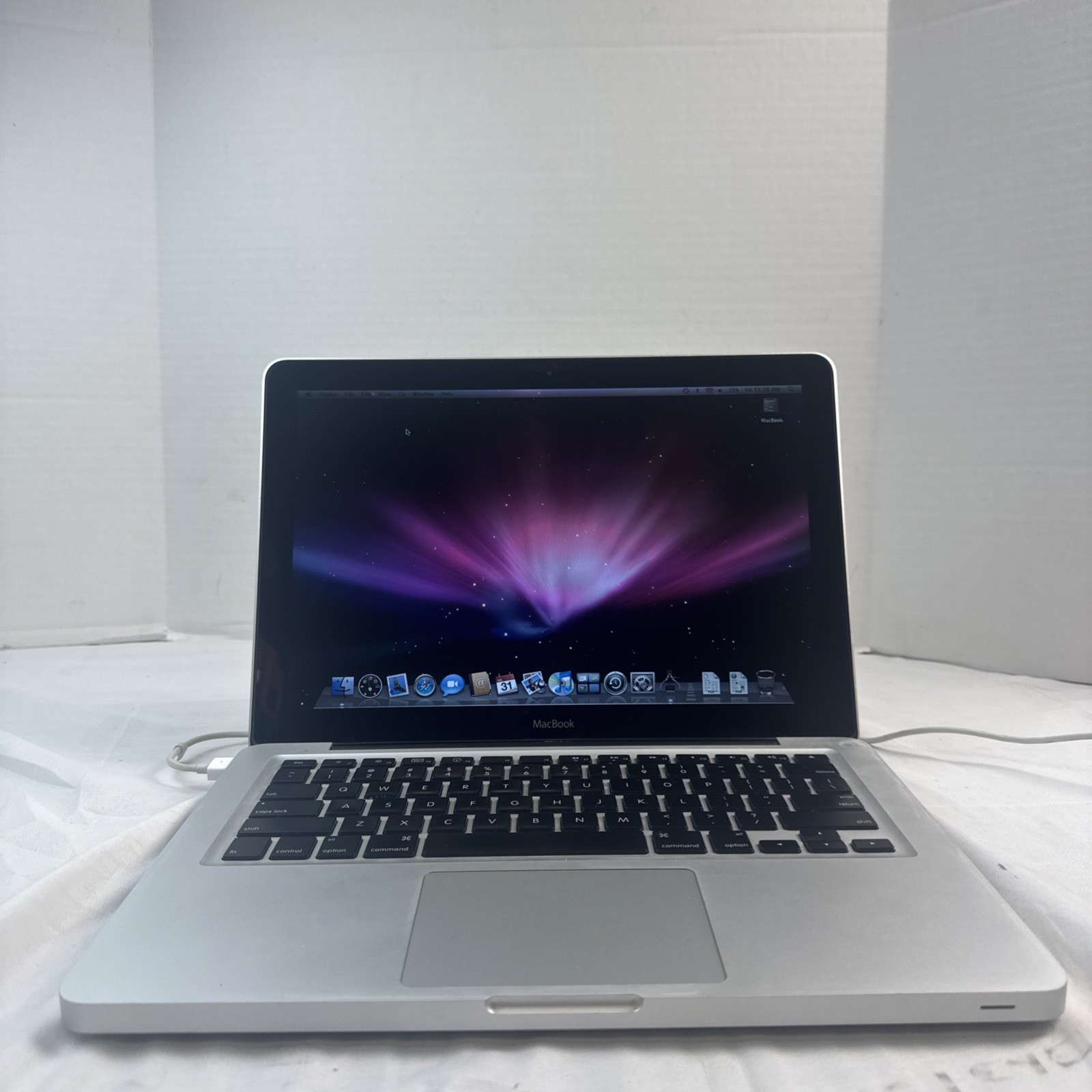 Apple MacBook 13” Intel Core 2 Duo 2GB Ram 160GB Storage Mac OS X 10.5.8 Silver 