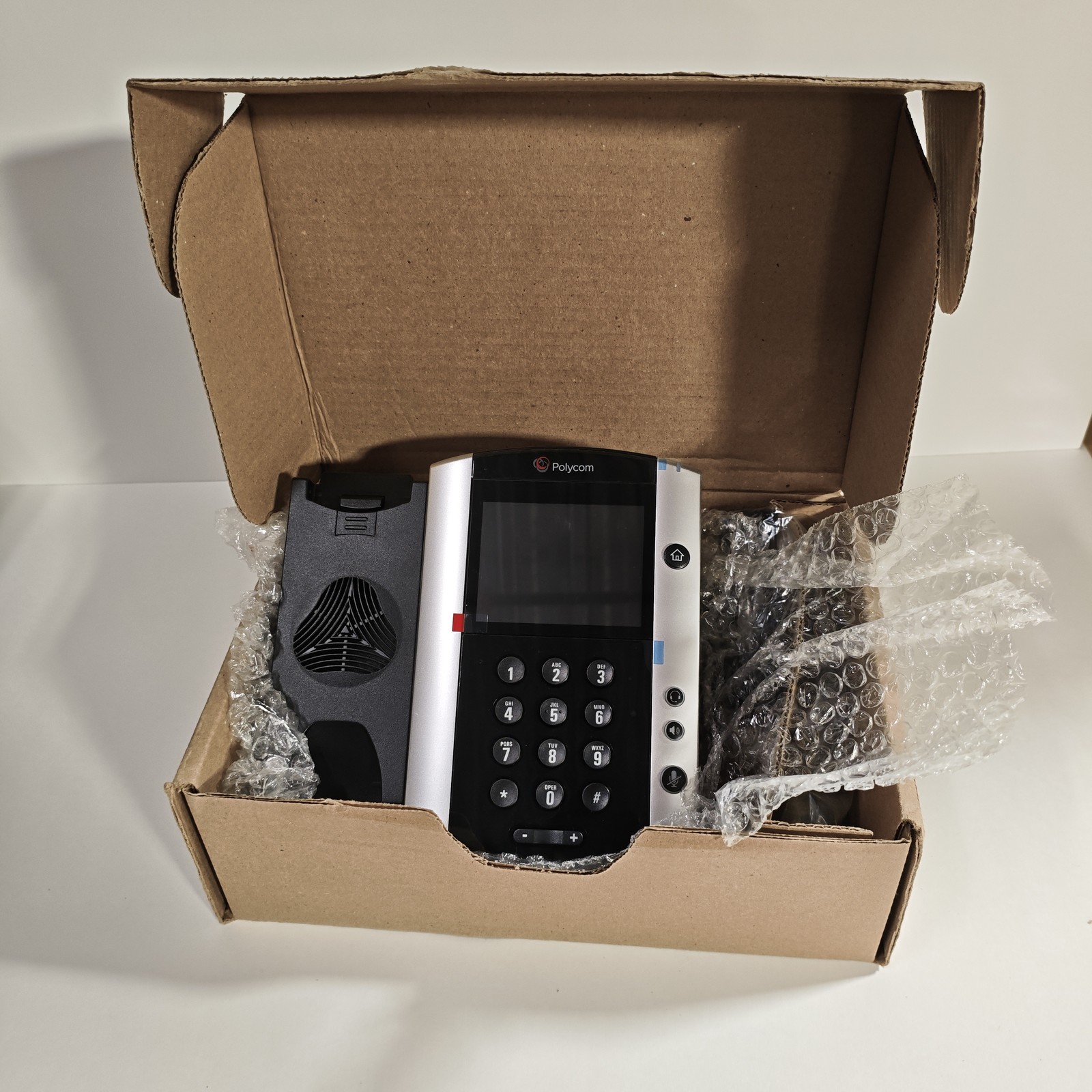 Polycom VVX 501 Desktop VoIP Phone HD Voice PoE 2200-48500-025 Black Silver