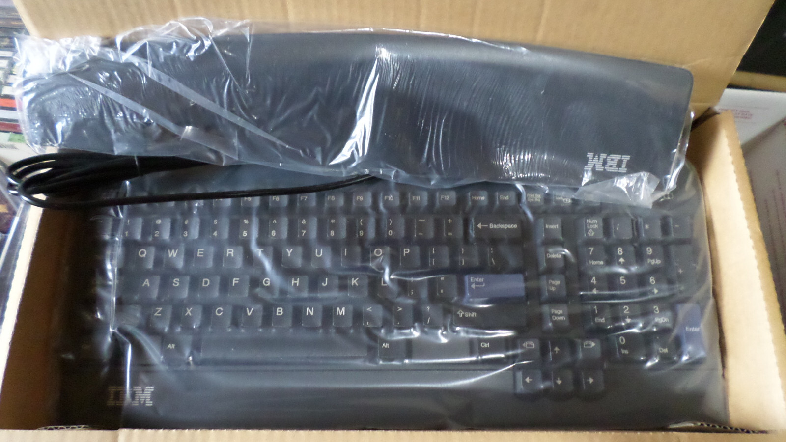 NEW UNUSED  IBM 34P0440 Black PS/2 Wired Keyboard