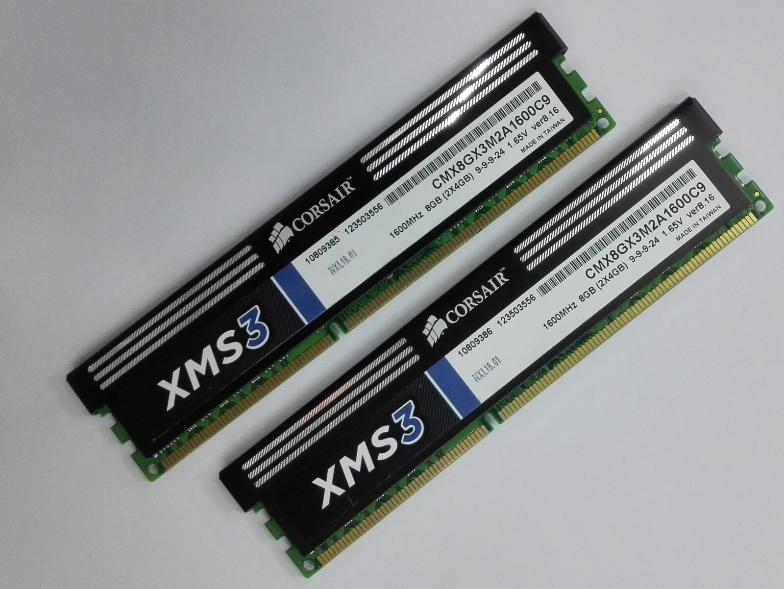 CORSAIR 2 x 4GB DDR3 1600 Desktop DIMM RAM XMS3 CMX8GX3M2A1600C9 240pin