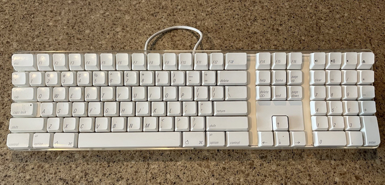 Apple A1048 Wired USB Keyboard White-Full Size-Original Apple Pro Keyboard