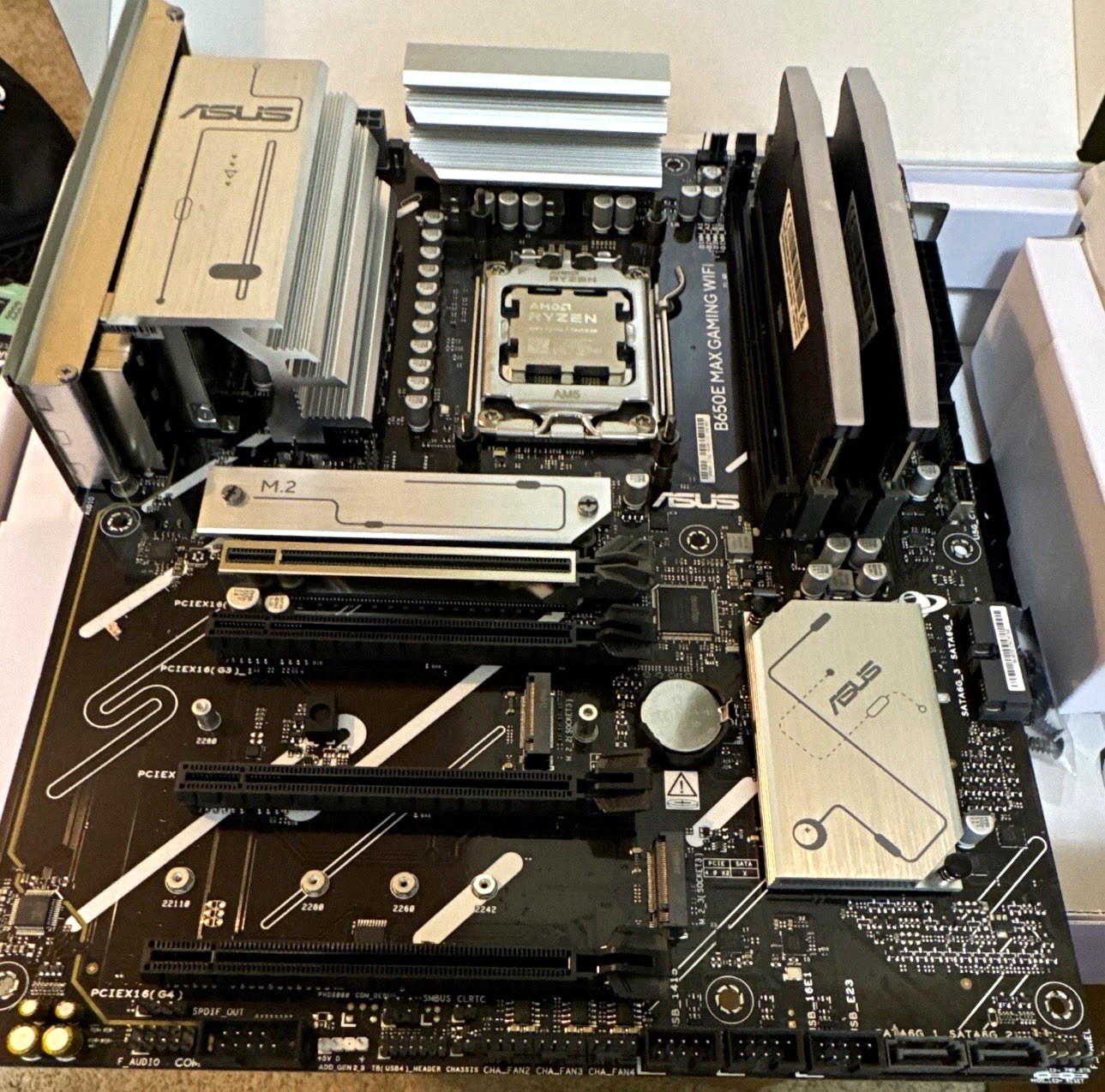 ASUS B650E MAX GAMING WIFI + 32 gb ram + cpu