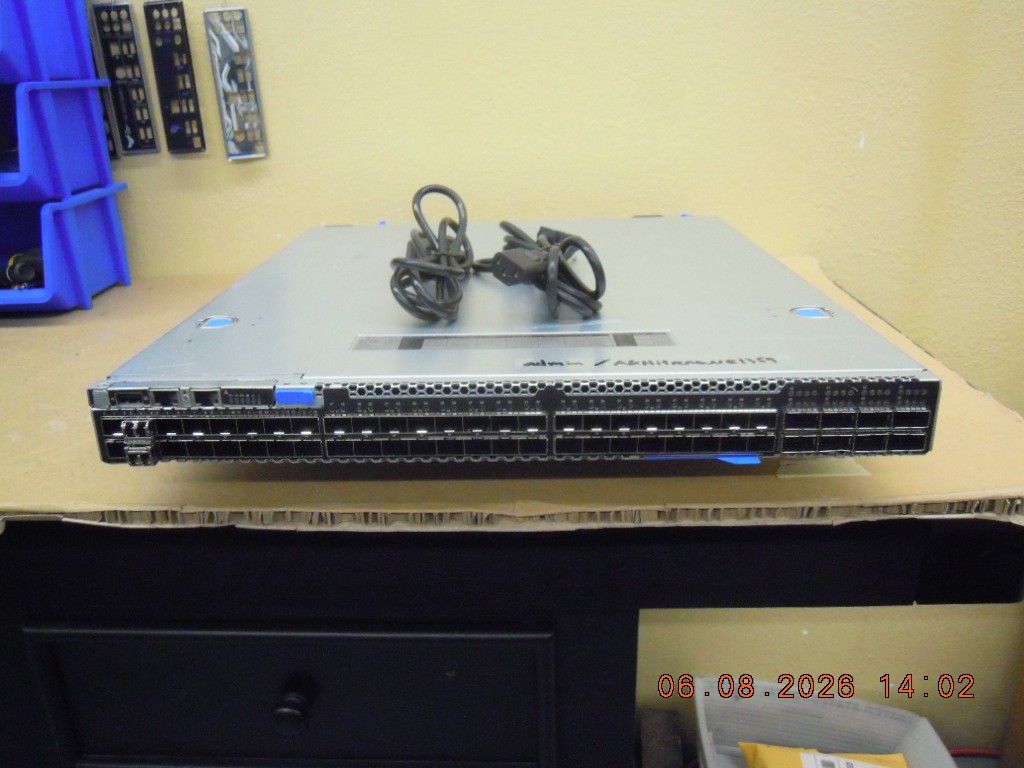 Quanta Computer IX8 BES-53248A1-G1-16E1 48 x 25GbE SFP & 8 x 100GbE QSFP Dual AC