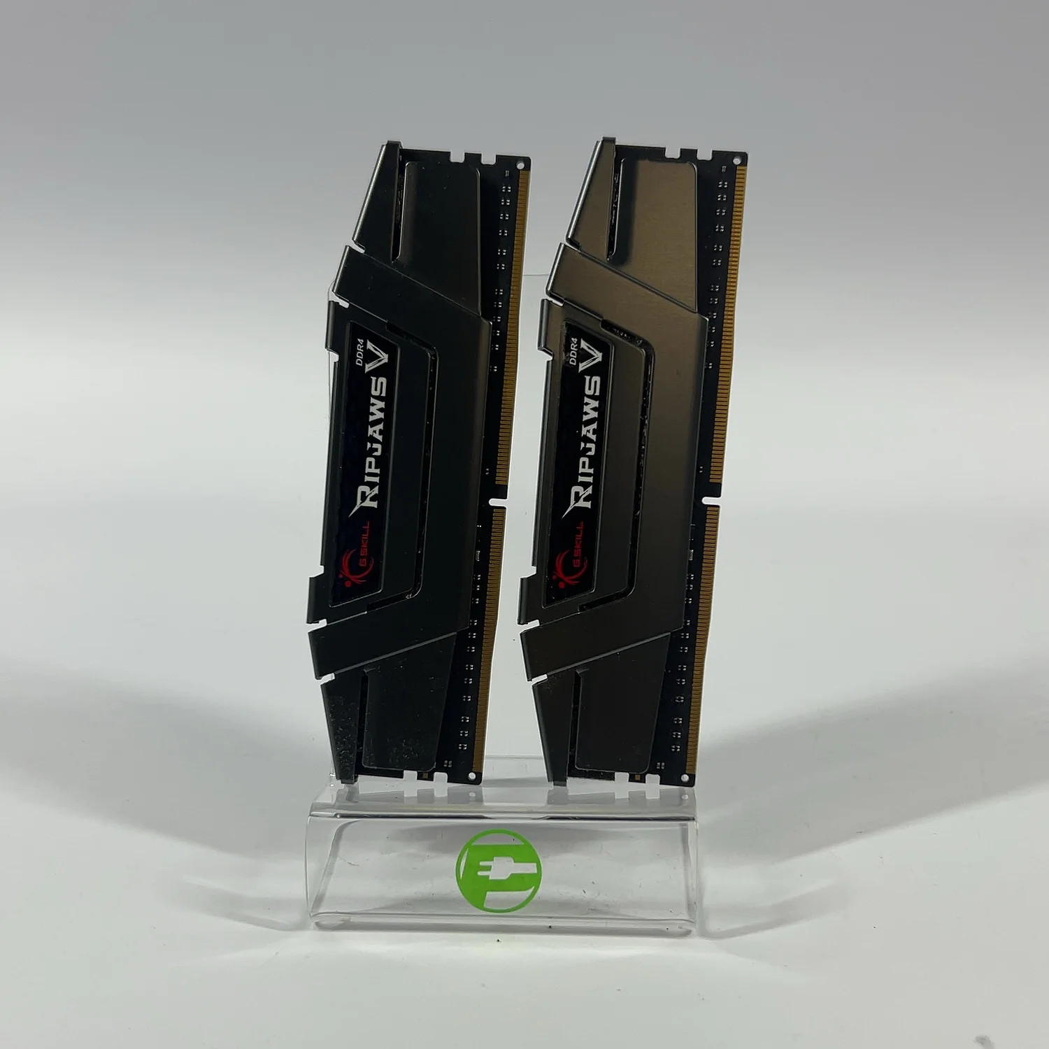 G.Skill RipJaws 16GB (2x8GB) RAM DDR4 3200MHz F4-3200C16D-16GVGB