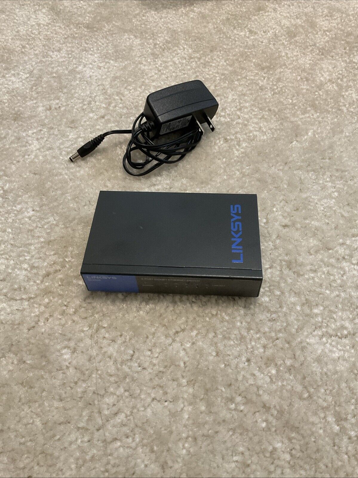 Linksys SE3005 5-port Gigabit Ethernet Switch with AC Adapter