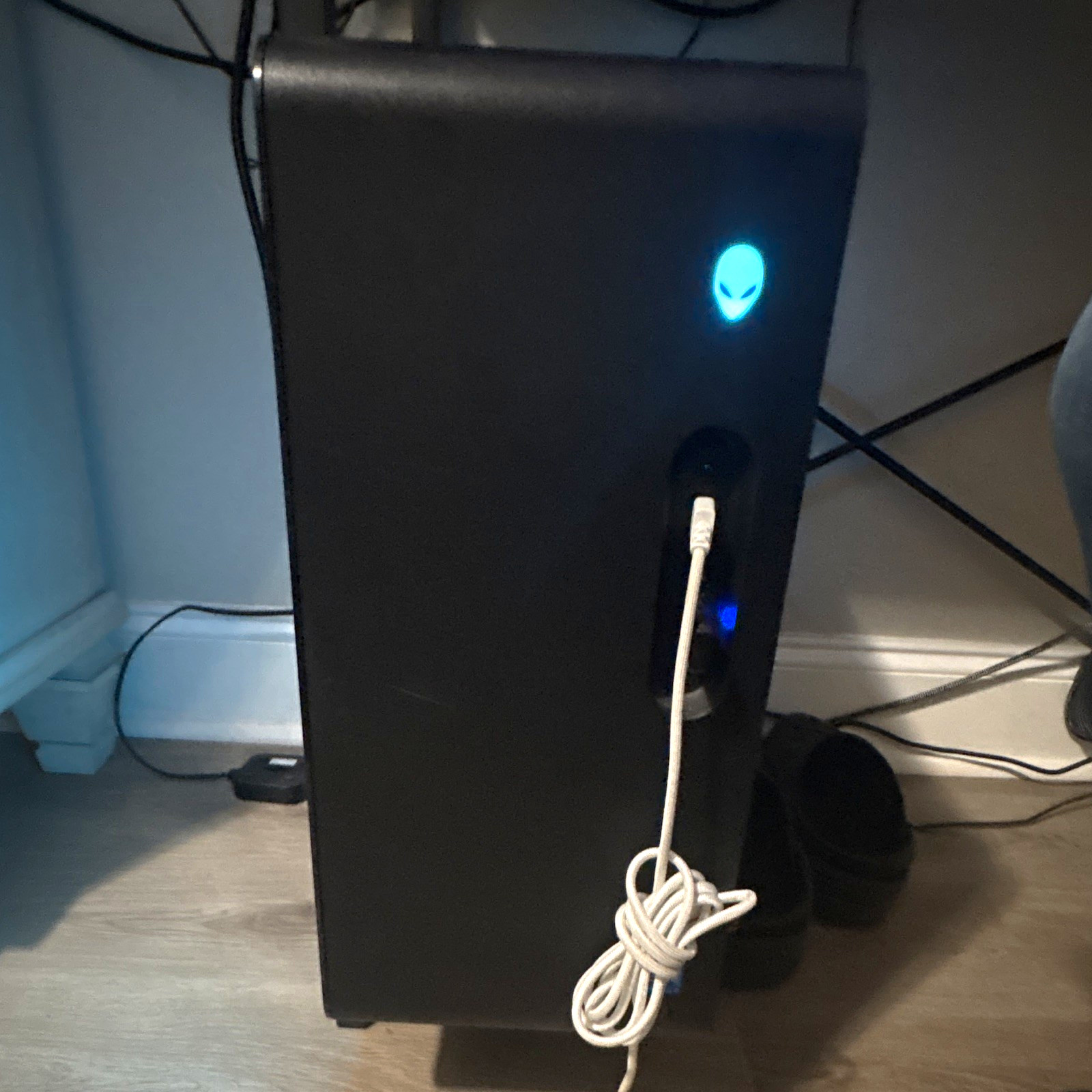 Alienware - Aurora R16 Gaming Desktop and accessories