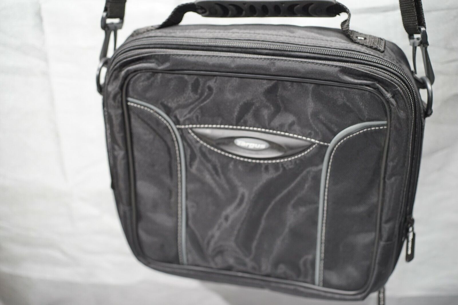 Targus Black Soft Sided Laptop Computer Notebook Messenger Shoulder Bag