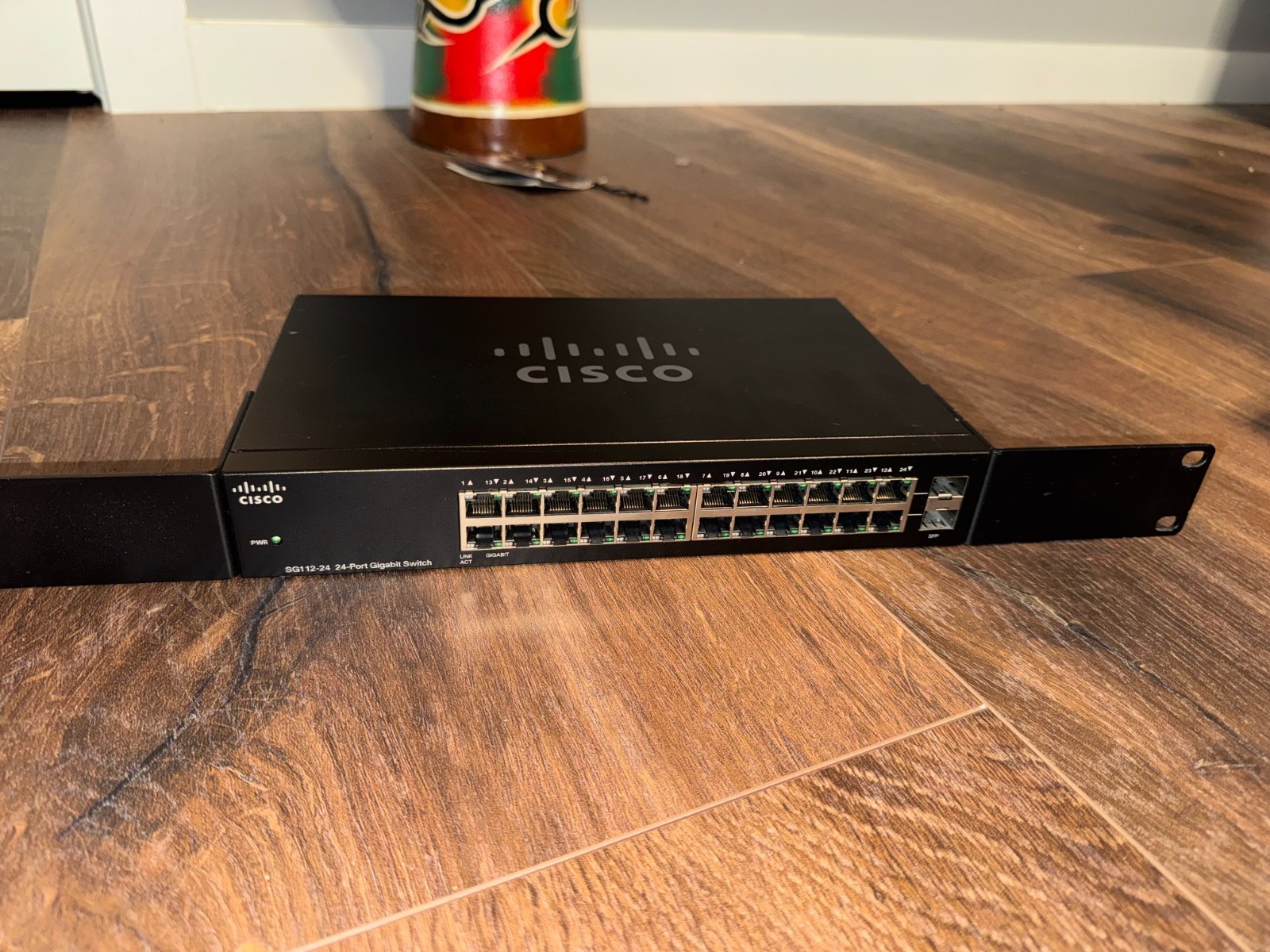 Cisco SG112-24 24-Port Gigabit Switch Unmanaged  2x SFP Uplink