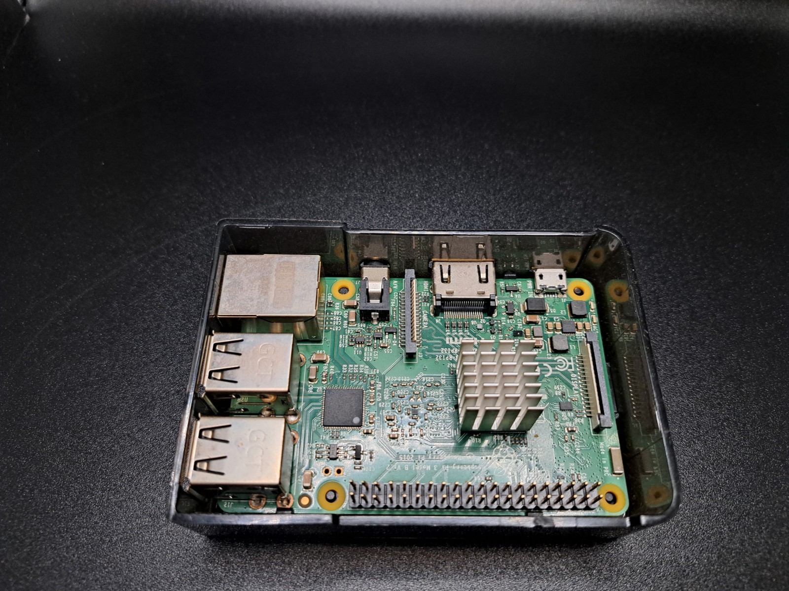 Raspberry Pi 3 Model B V1.2 Single-Board with Case and 8GB Micro SD Card