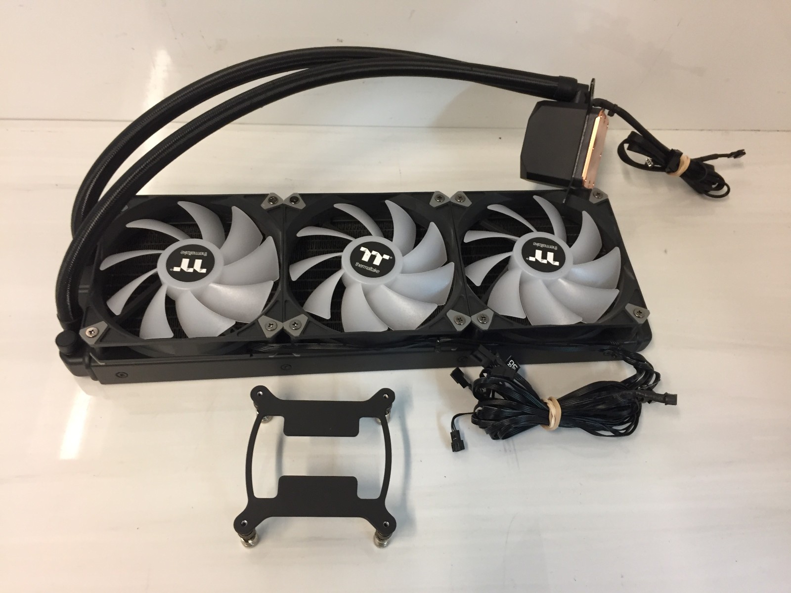 Thermaltake 360mm AIO Liquid CPU Cooler 3x120mm Fans Intel Bracket Black