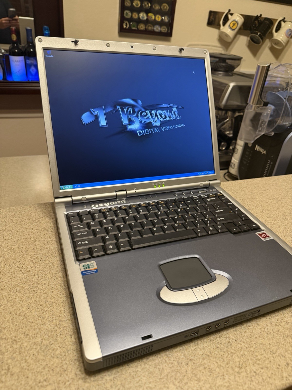 1 Beyond 3215M, Clevo D40EV, Mobility Radeon 9700, Pentium 4 HT @ 3.0,  1 GB Ram
