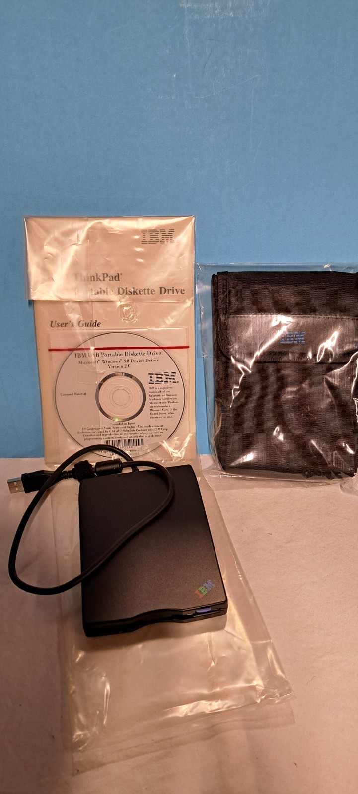 IBM 2005 EUC USB PORTABLE DISKETTE DRIVE N533. 39T2518. 39T2519 With IBM Case