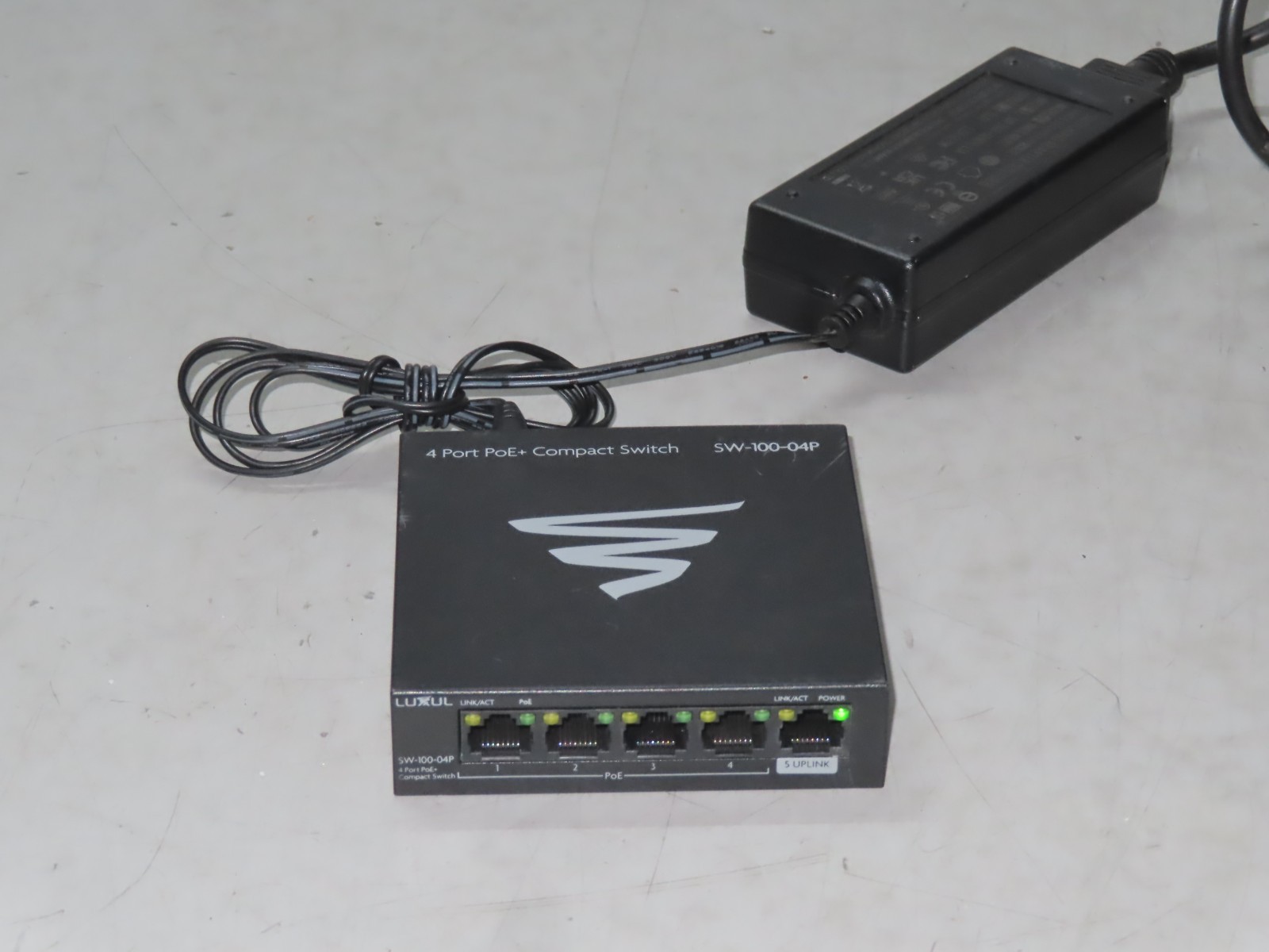 LUXUL SW-100-04P 4 Port PoE+ Compact Switch
