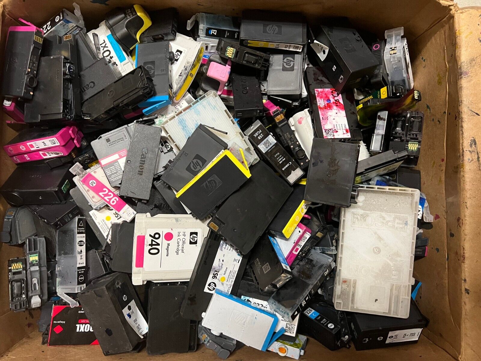 MIX LOT OF 150 EMPTY INK CARTRIDGES FOR $300 STAPLES or OFFICE MAX REWARDS