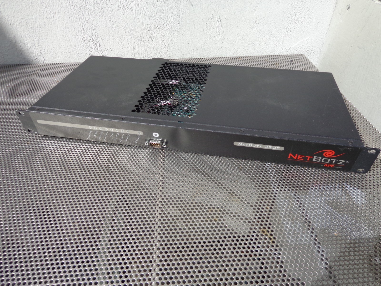 NetBotz 320E NBRK0320E Rack Mount Monitoring Appliance Security (NO AC Adapter)