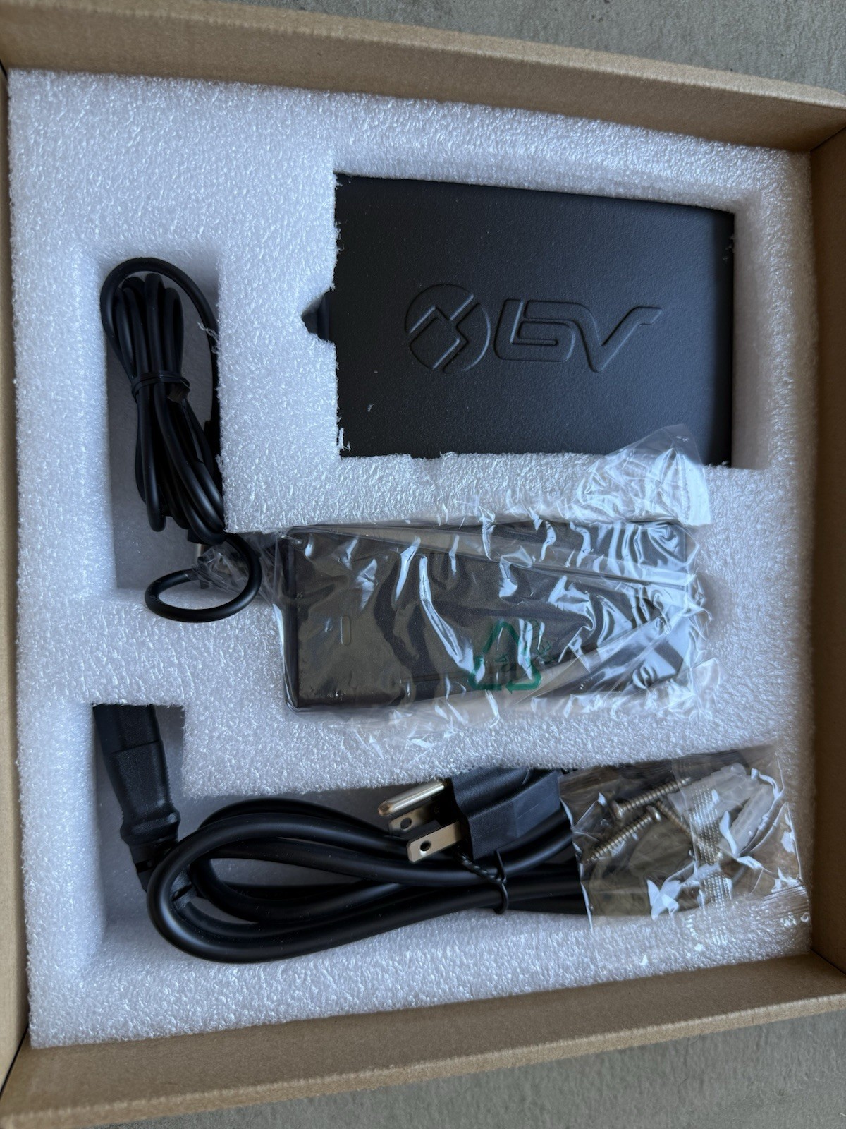 BV-Tech 6 Port PoE+ Gigabit Switch (4 PoE+ Gigabit Ports with 2 Gigabit Upline