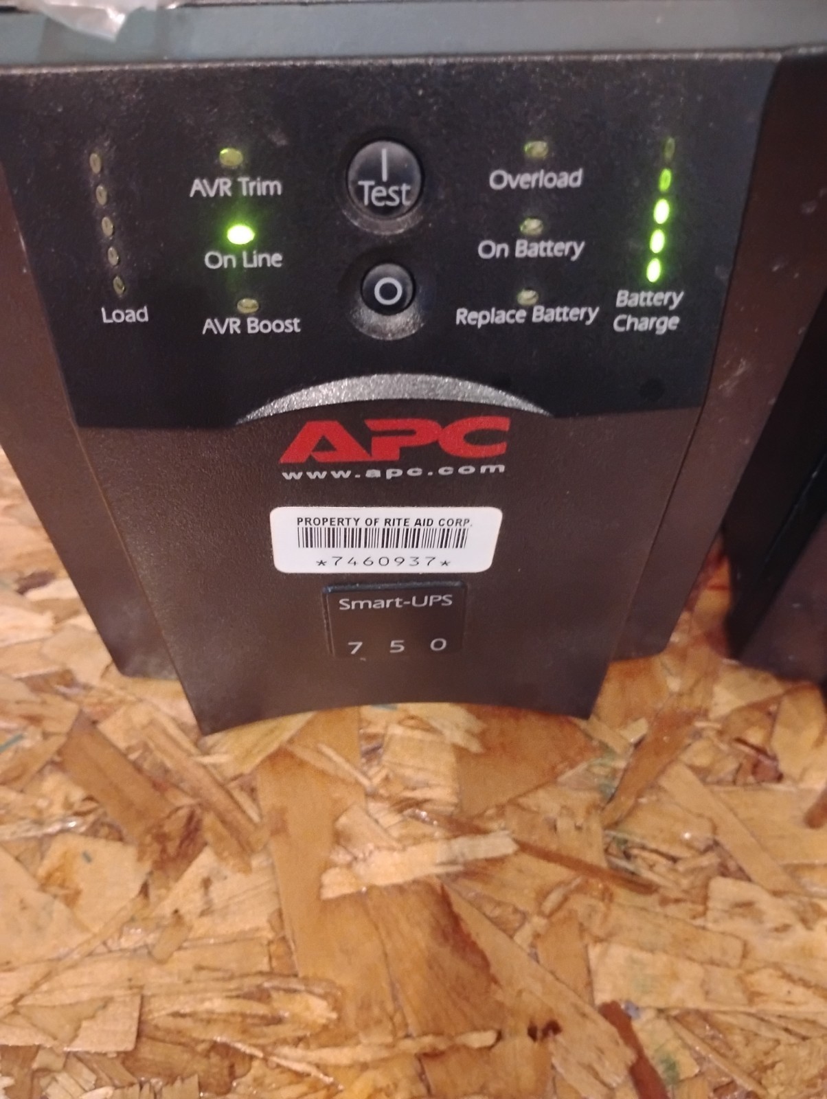 APC Smart UPS 750  SUA750 Uninterruptible Power Supply 2 12v Batteries Included