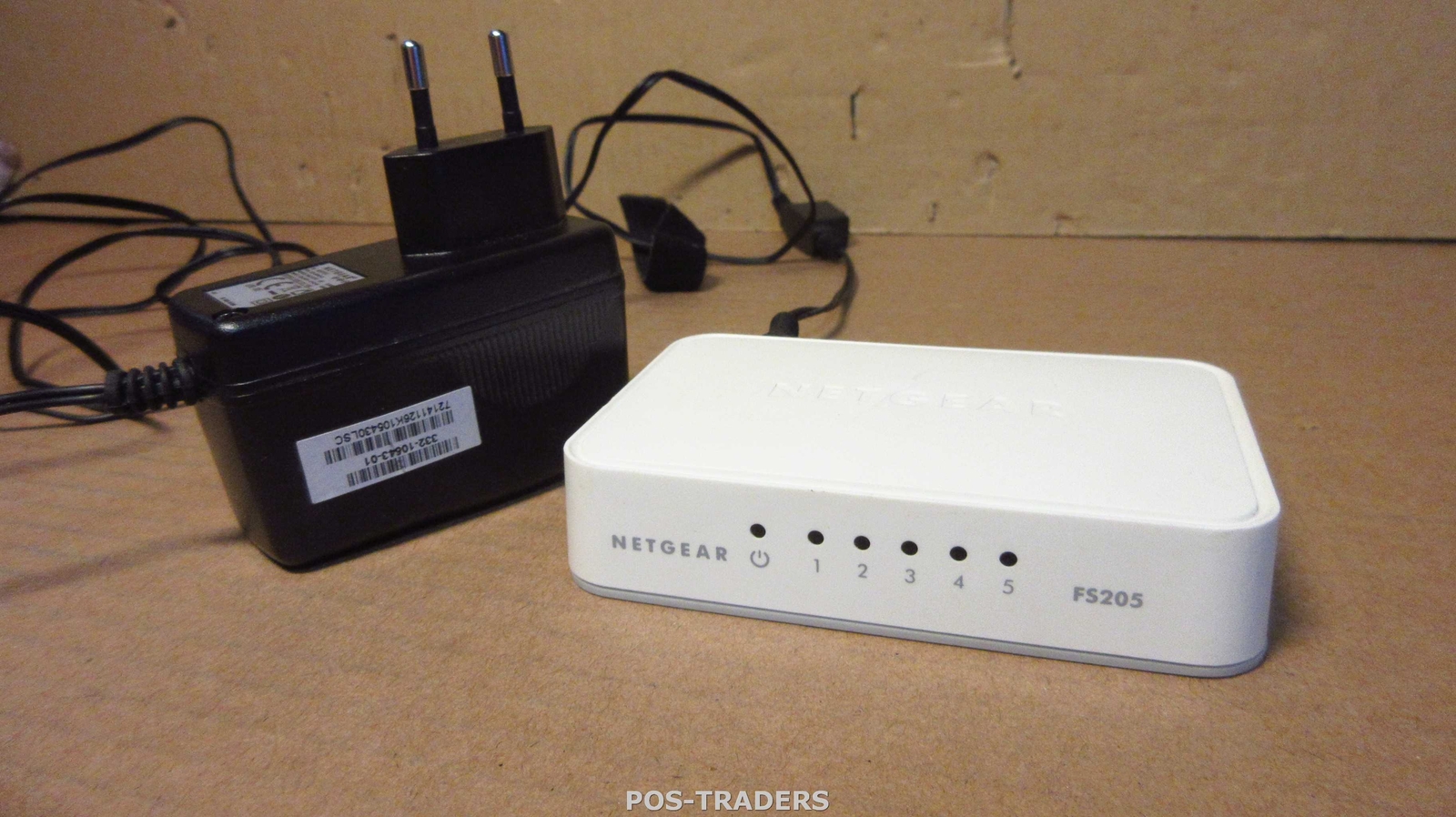 Netgear FS205 5-Port 10/100Mbps Fast Ethernet Unmanaged Network + PSU Switch