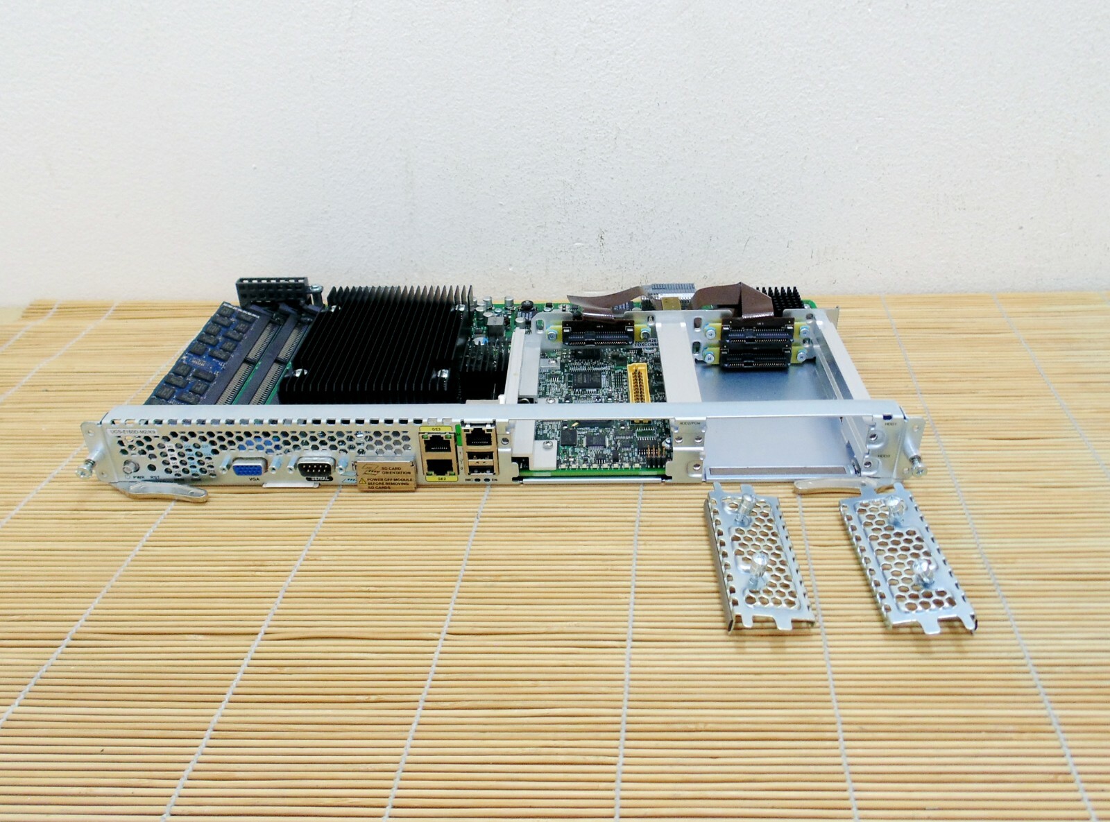 Cisco UCS-E160D-M2/K9 UCS-E DoubleWide 6 Core CPU 2x8G SD 1x16GB Ram 3 HDD slots
