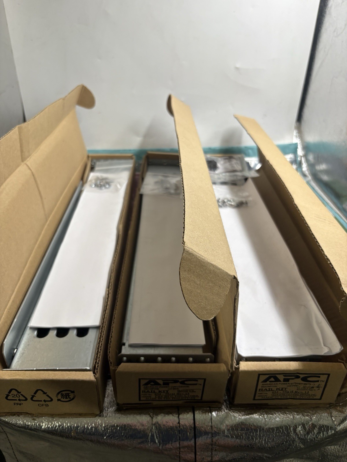 LOT OF 3 NEW APC Smart-UPS Rail Kit 0M-756H Sliding Rails 65-230LB OM-756H ROHS