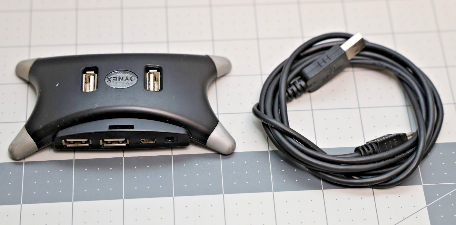 Dynex  (DX4P2H) 4-Ports External Hub with Power Adapter |pb3