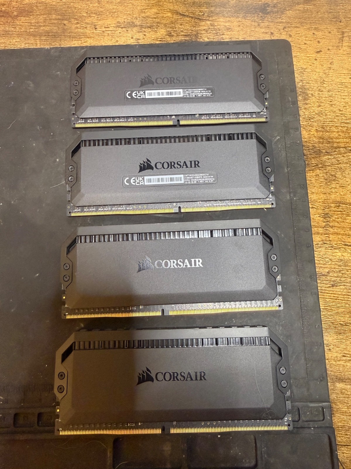 DOMINATOR® PLATINUM RGB 32GB (4 x 8GB) DDR4 DRAM 3600MHz C18 CMT32GX4M4D3600C18