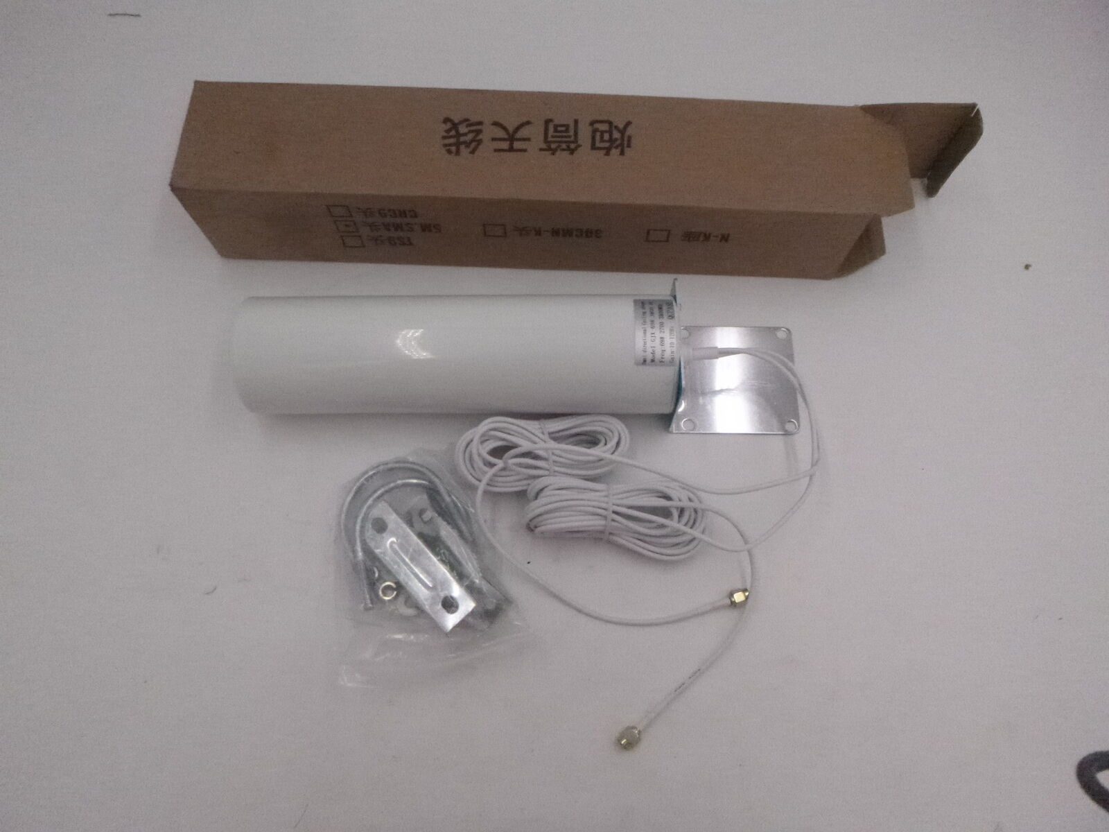 Omni-Directional Ceiling/Pole/Wall Mount Antenna 698-2700-3800MHZ