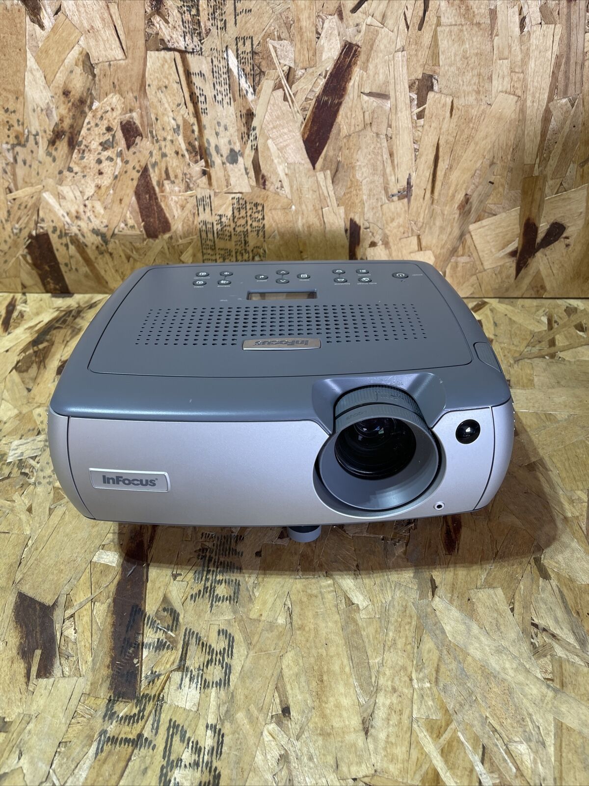 InFocus LP540 LCD Home Entertainment Projector 350 Lamp Hours w/ AC/VGA Cable