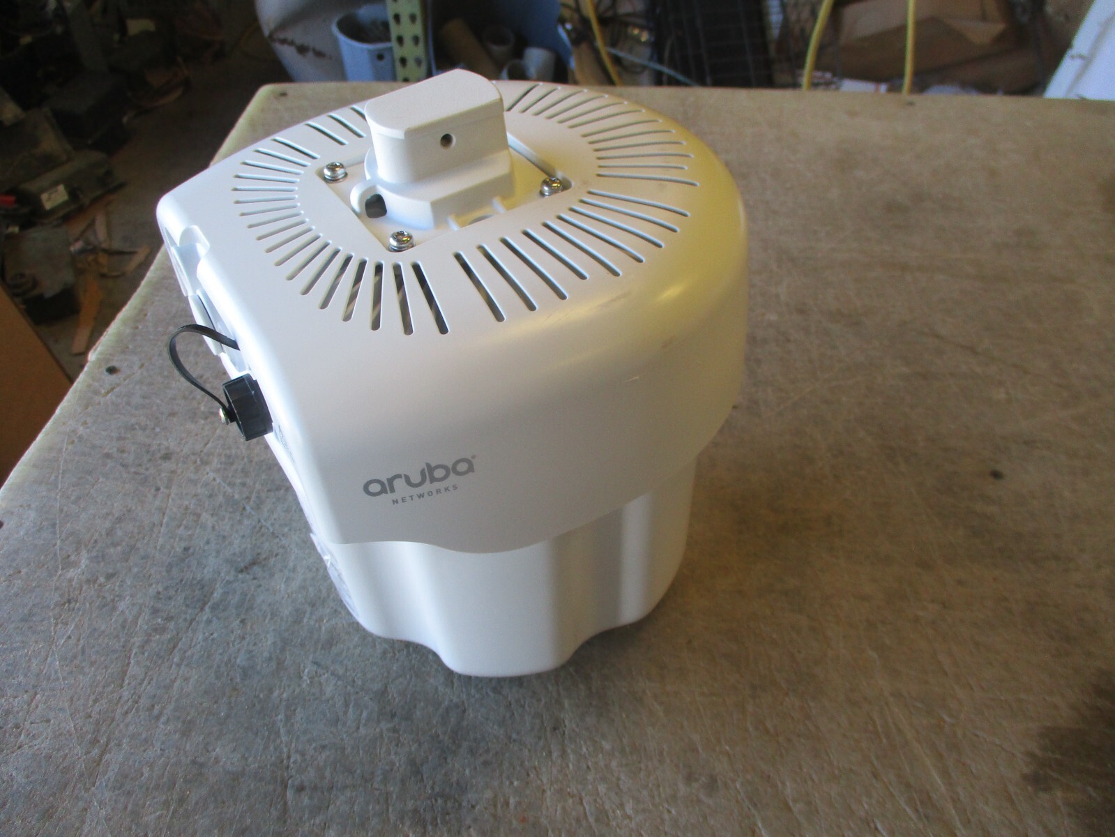 NOS Aruba Networks, Inc. Model APEX01000, Outdoor Access Point