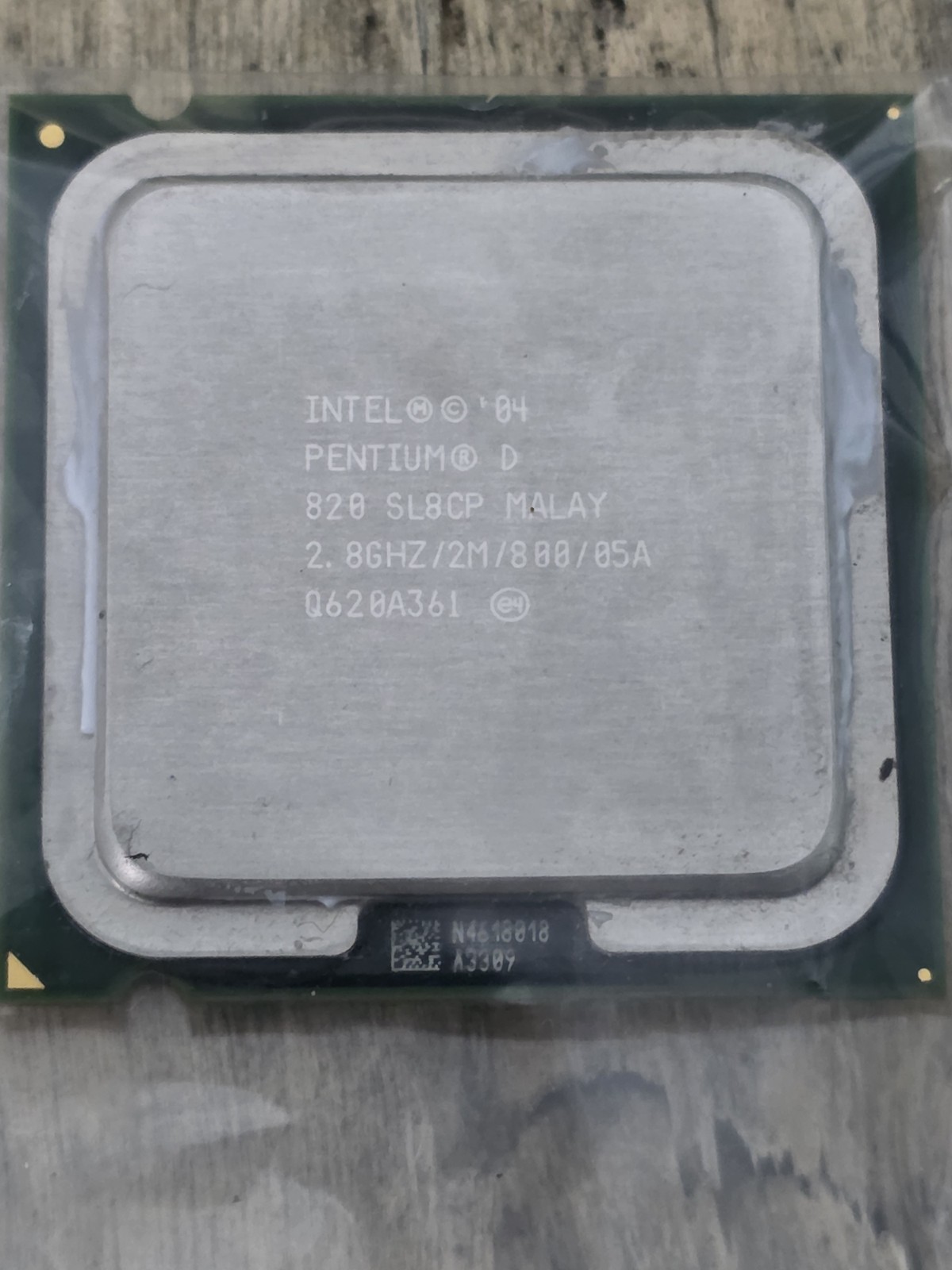 Intel 04 Pentium D 820 CPU Processor 2.80GHz 2MB 800MHz LGA775 SL8CP