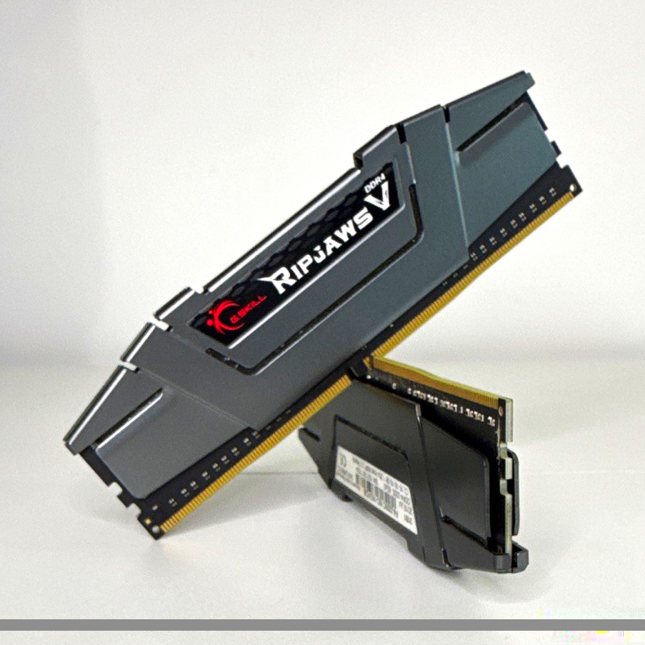 G.SKILL Ripjaws V 16GB (2x8GB) DDR4-3200 CL16 DIMM XMP 2.0 F4-3200C16D