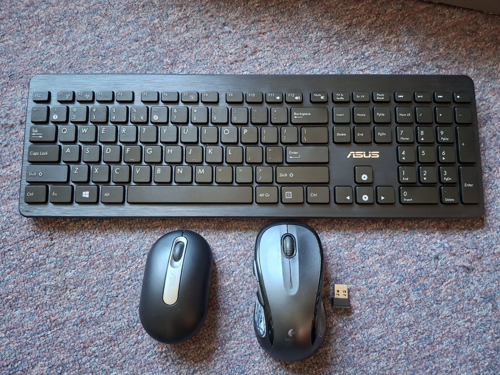 ASUS Wireless Keyboard & Mouse NEW In Package Never Used & Logitech mouse used 