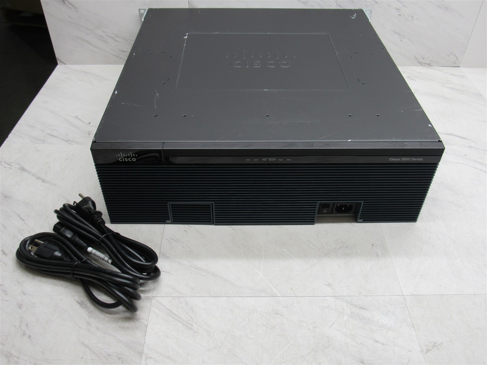 Cisco ISR 3925 C3900-SPE100/K9 IOS 15.4 Gigabit Router w/ 4 Permanent Licenses 