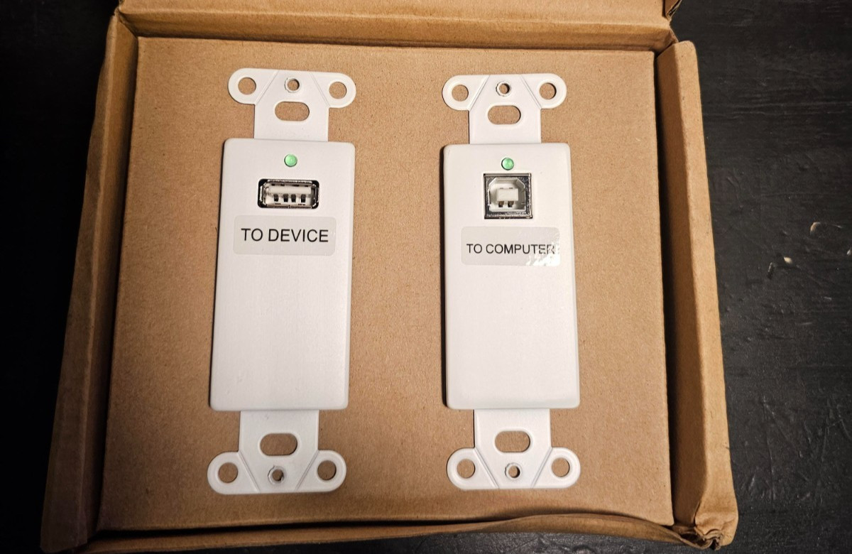 C2G Legrand 29342 USB Superbooster Wall PLate Kit
