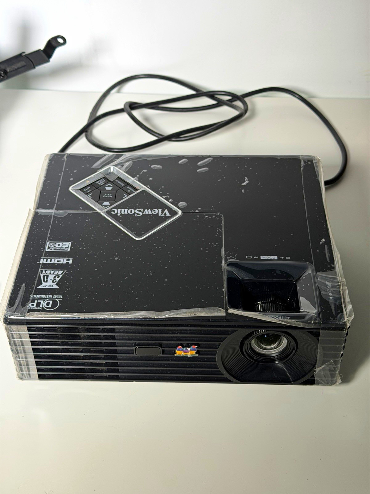 ViewSonic PJD5133 DLP Projector 3300 ANSI 800x600 15000:1 3D HDMI VGA