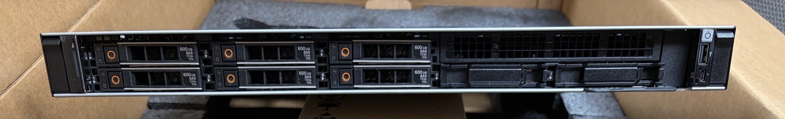 New Dell PowerEdge Server R360 Xeon E-2488 3.2G 16GB RAM 4X800GB SSD 6x600GB SAS