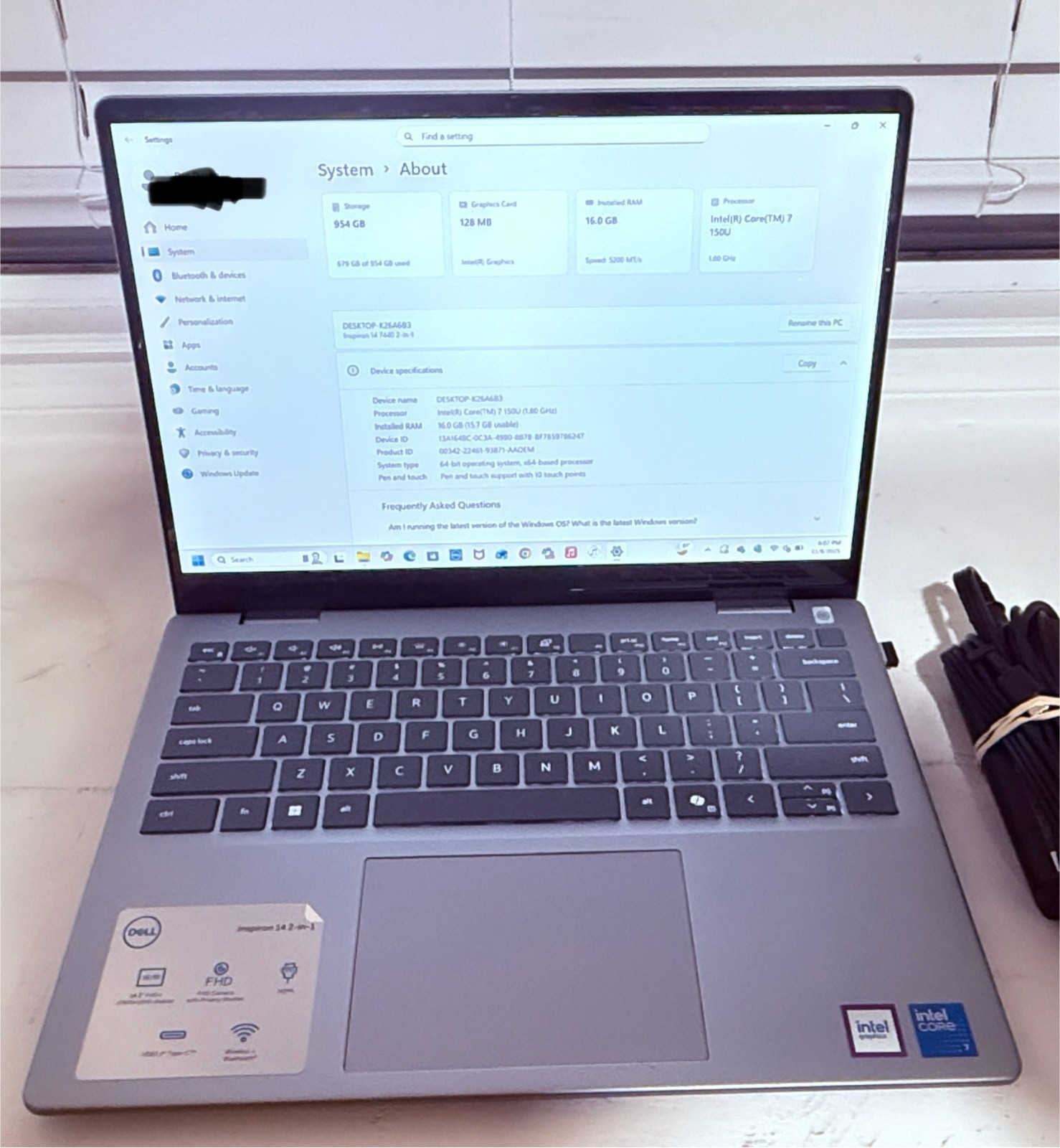 Dell Inspiron 14 " FHD + Touch Core (TM ) 7 150U (1.80 GHz ) 16GB RAM - 1TB SSD