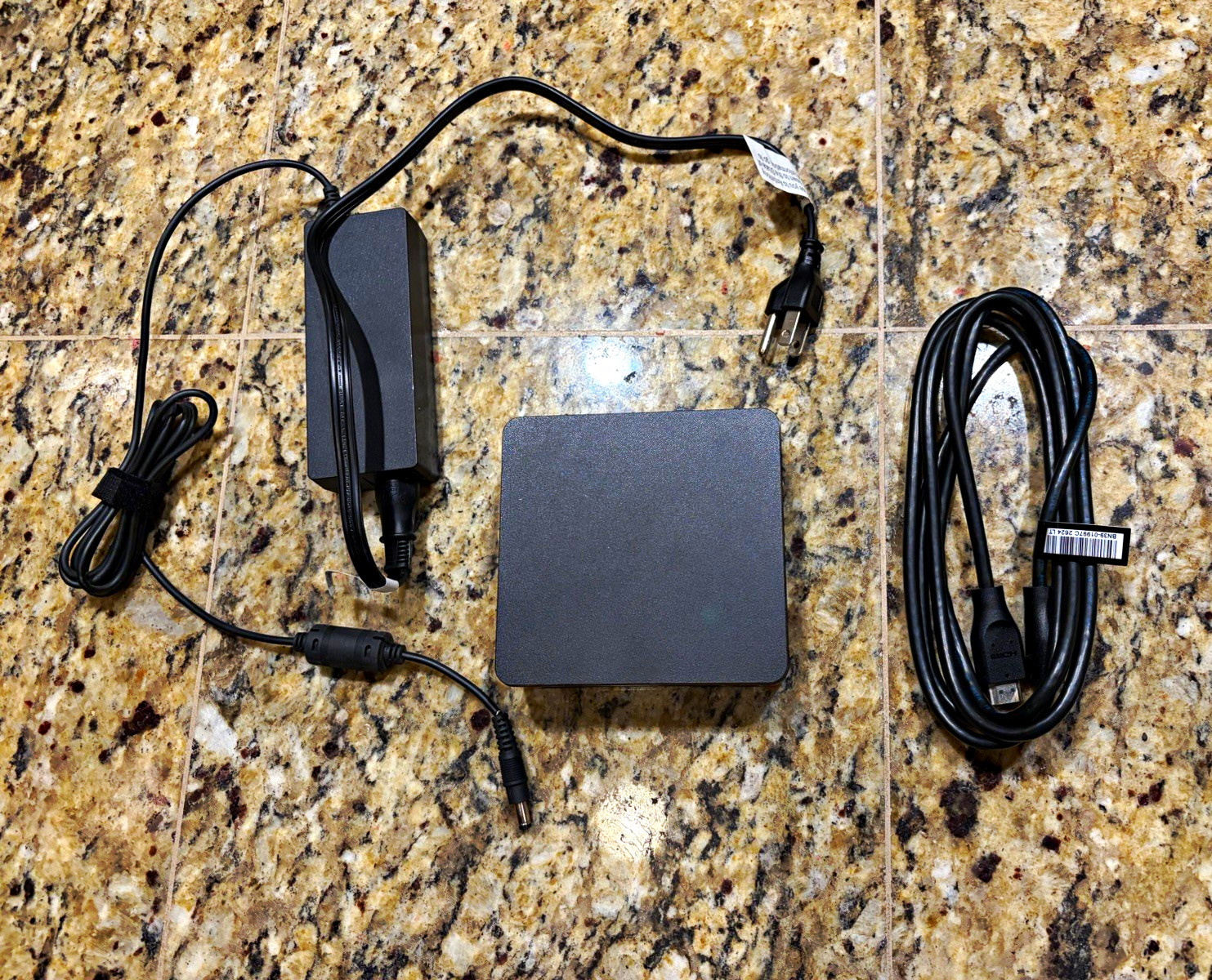 Intel NUC 12 Pro NUC12WSK Mini PC i3-1220P 8GB RAM 239GB SSD Win10