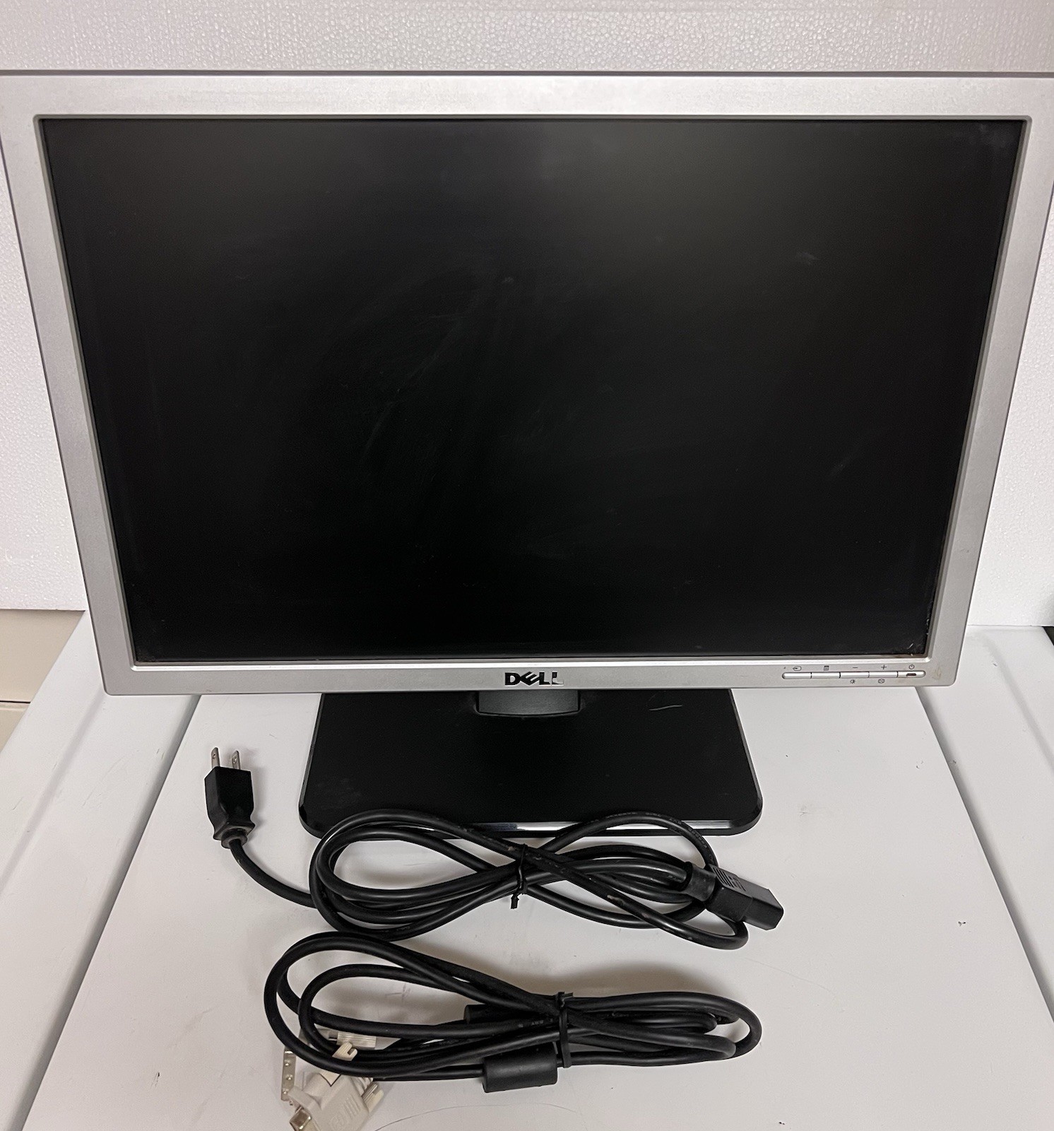 Dell SE198WFPf 19" LCD Monitor Widescreen w/ Power Cable & VGA Cable 60hz Tested