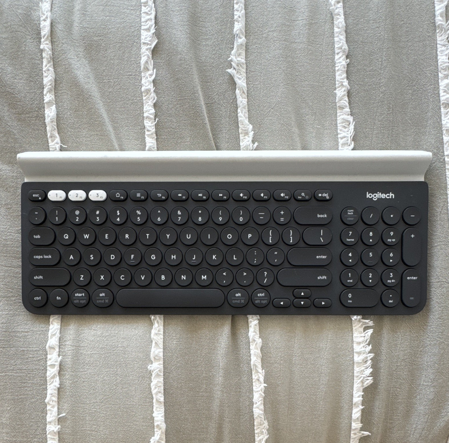 Logitech K780 Compact Bluetooth Multi-Device Keyboard QWERTY English Black/White