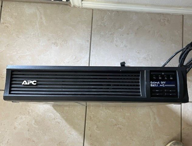 APC Smart UPS 1500 SMT15000RM2UNC w/AP9631 Netcard No Batteries